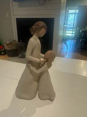 Willow Tree Mother and Daughter Figurine in Cream and Brown